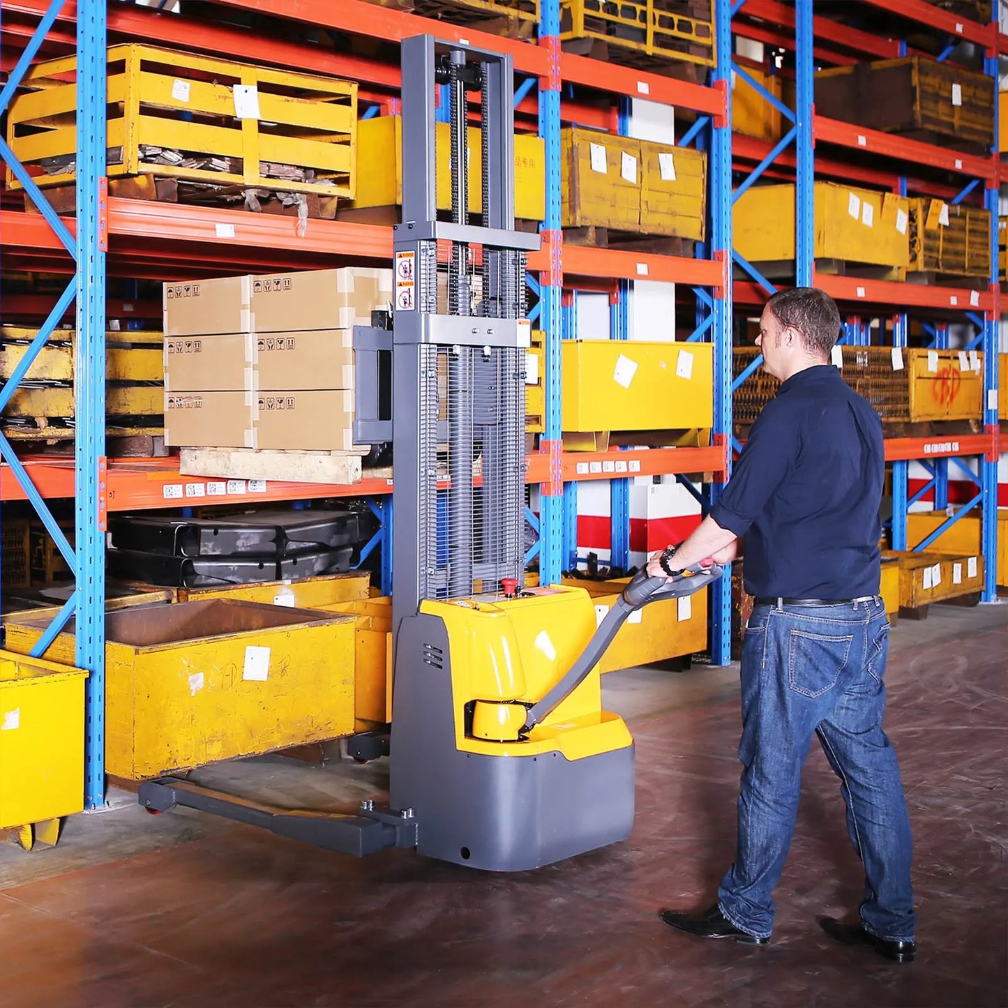 A man using Electric Straddle Stacker in lifting boxes