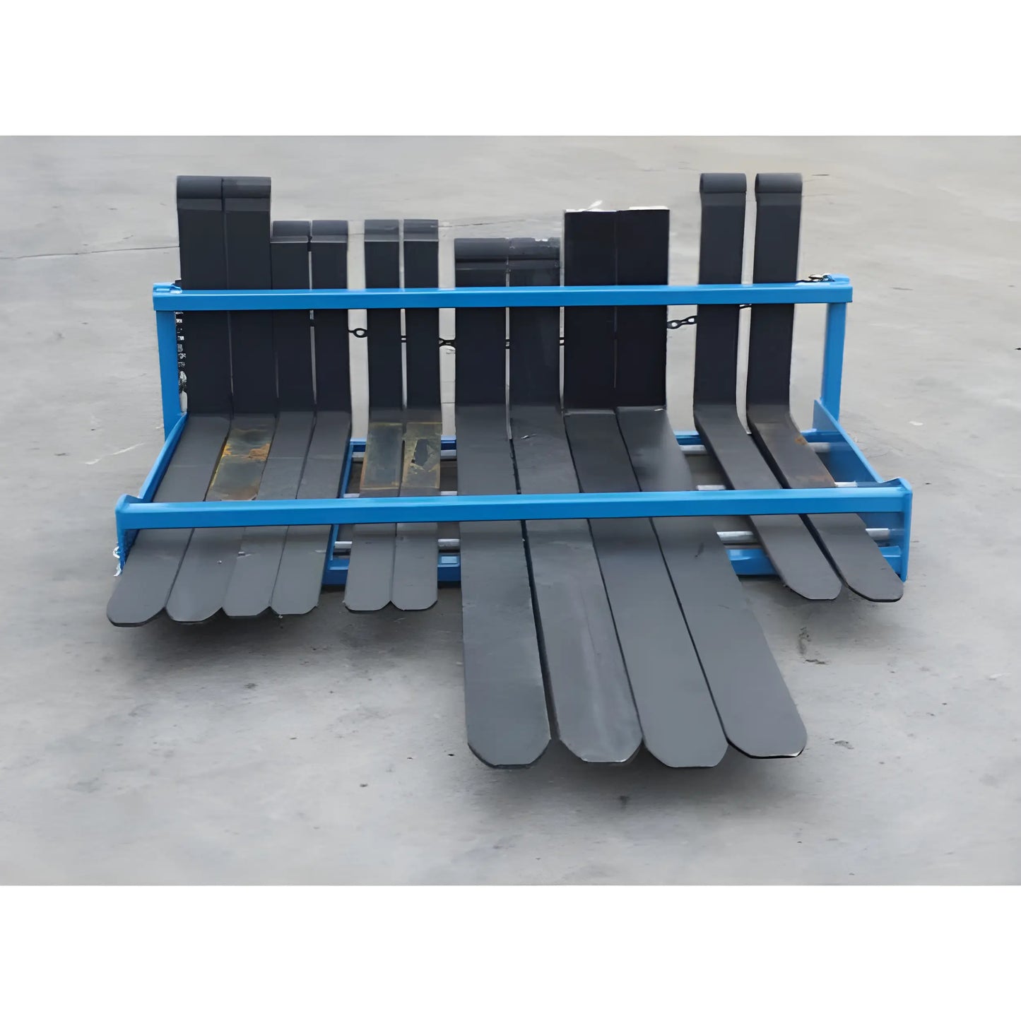 Star Industries SF101 SF101BL SF102-ITA industrial metal blades with blue frame on concrete floor