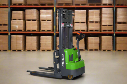 Efficient electric stacker for optimizing material handling in warehouses