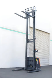 G40BC-Li Full Powered Lithium Straddle Stacker Lithium
