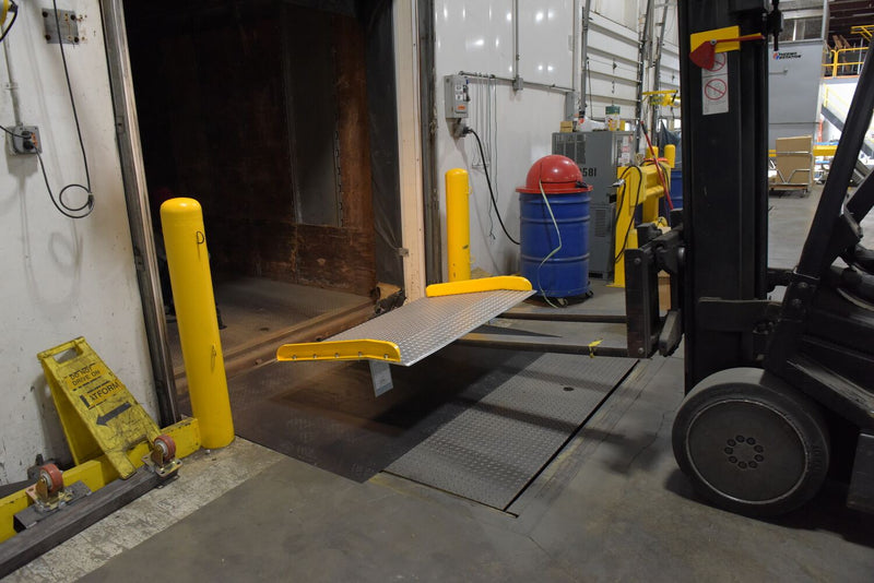 Vestil Aluminum Truck Dockboards with Steel Safety Curbs (TAS)